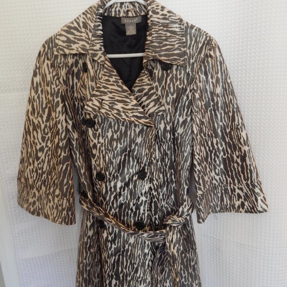Spring raincoat, Kenar animal print, three quarter length sleeve, pockets, belt.